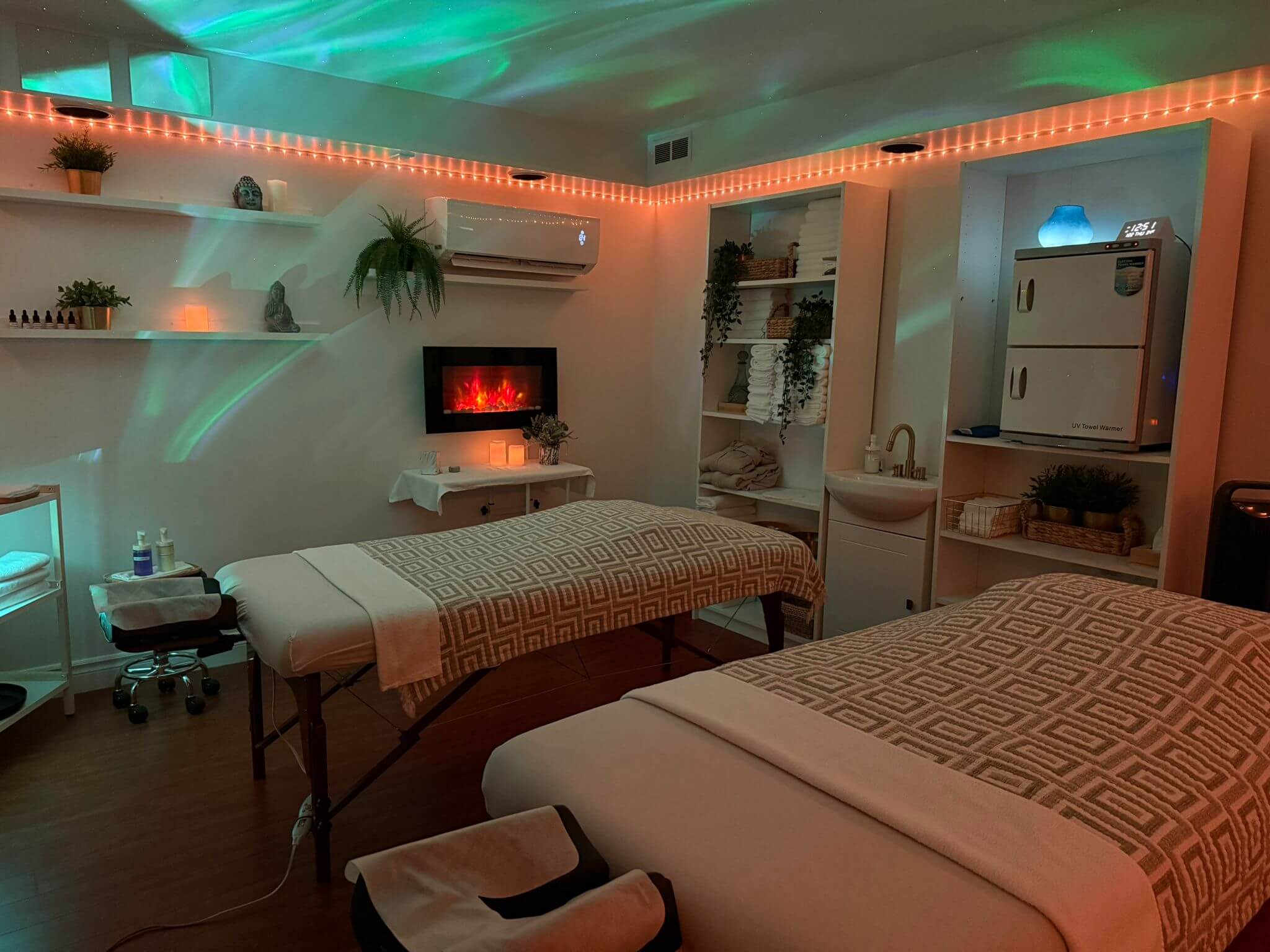 Salle de massage en couple avec éclairage aurora chez AG Spa Gatineau